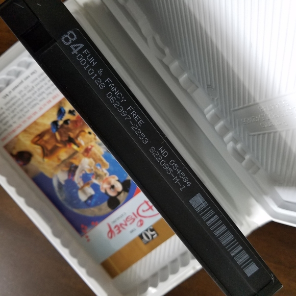 Fun & Fancy Free (1997 VHS) Disney Masterpiece - Picture 7 of 7